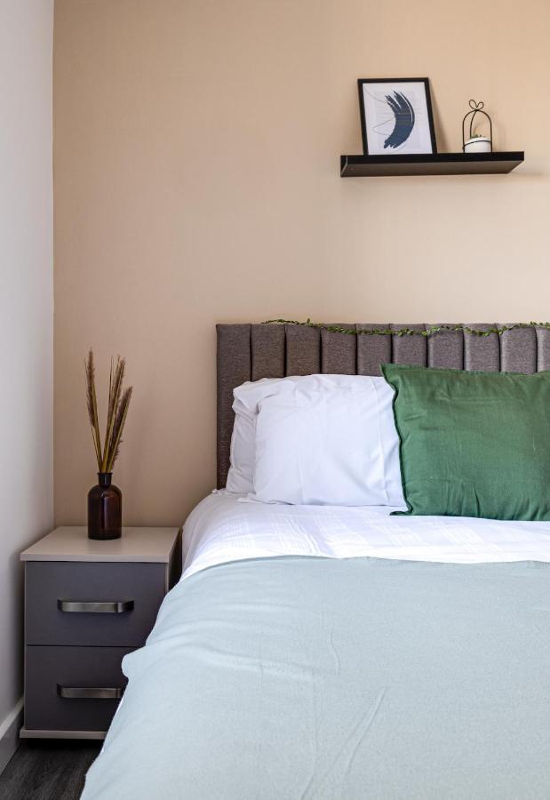 Top Floor Apartment With Private Balcony In Stockport Centre By Hass Haus Exterior foto