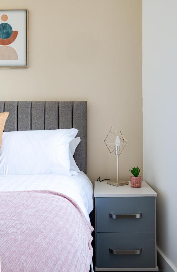 Top Floor Apartment With Private Balcony In Stockport Centre By Hass Haus Exterior foto