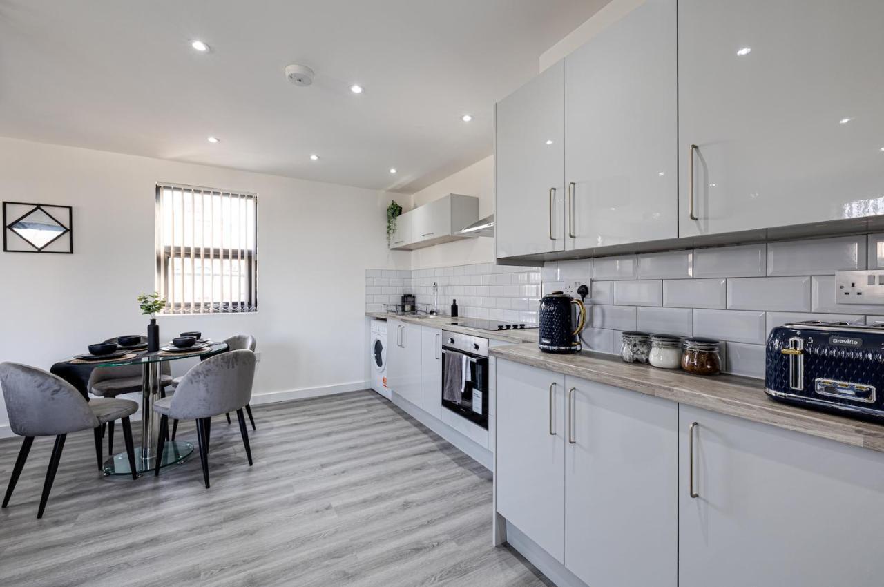 Top Floor Apartment With Private Balcony In Stockport Centre By Hass Haus Exterior foto