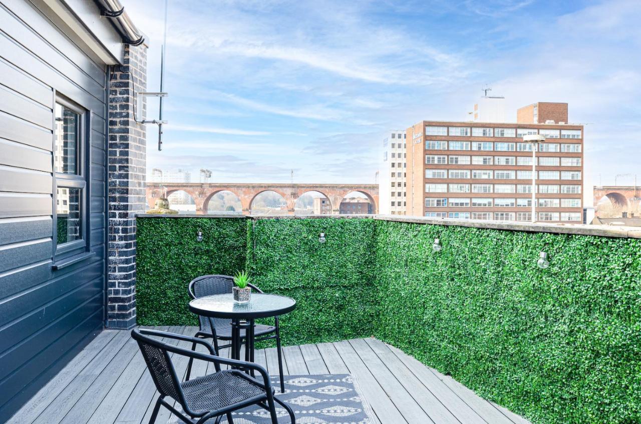 Top Floor Apartment With Private Balcony In Stockport Centre By Hass Haus Exterior foto
