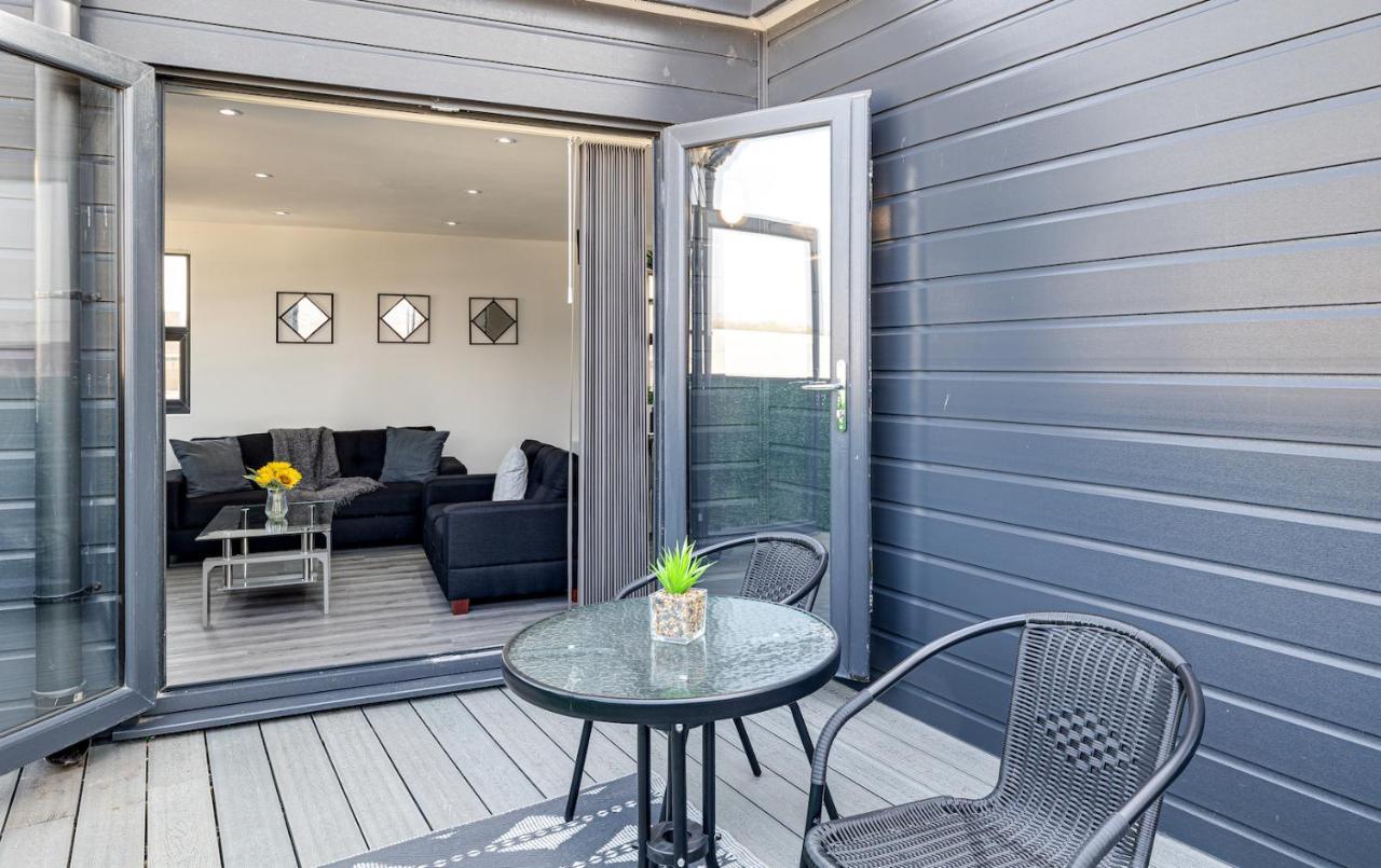 Top Floor Apartment With Private Balcony In Stockport Centre By Hass Haus Exterior foto
